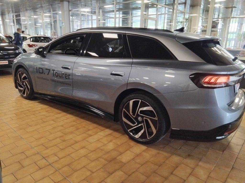 VOLKSWAGEN ID.7 Tourer Pro 210 KW 77 KWh - 4
