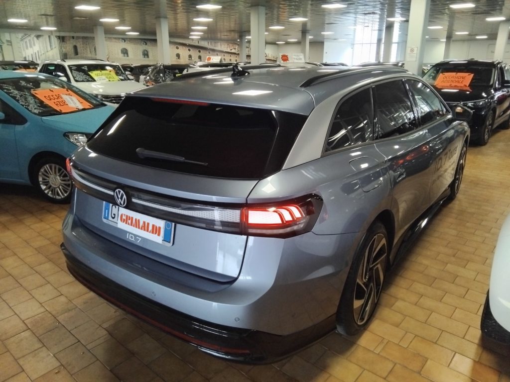 VOLKSWAGEN ID.7 Tourer Pro 210 KW 77 KWh - 7