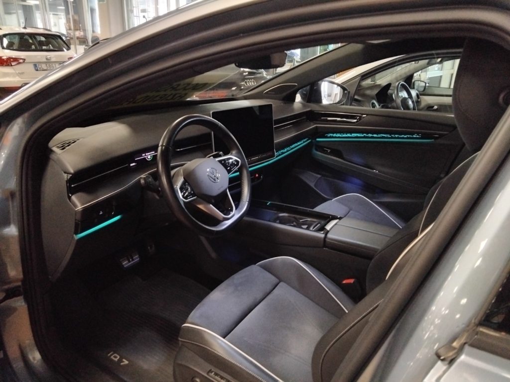 VOLKSWAGEN ID.7 Tourer Pro 210 KW 77 KWh - 17