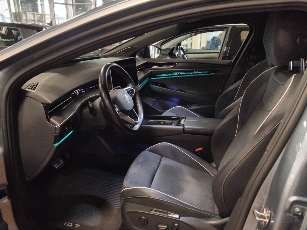 VOLKSWAGEN ID.7 Tourer Pro 210 KW 77 KWh - 18