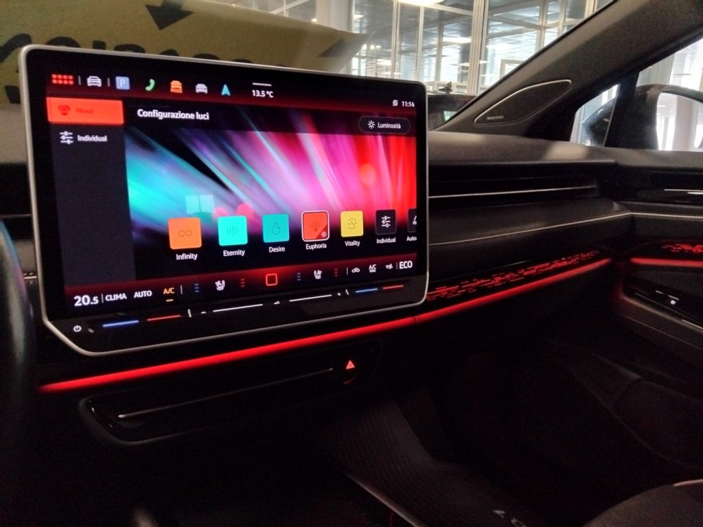 VOLKSWAGEN ID.7 Tourer Pro 210 KW 77 KWh - 33