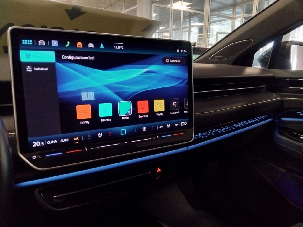VOLKSWAGEN ID.7 Tourer Pro 210 KW 77 KWh - 34