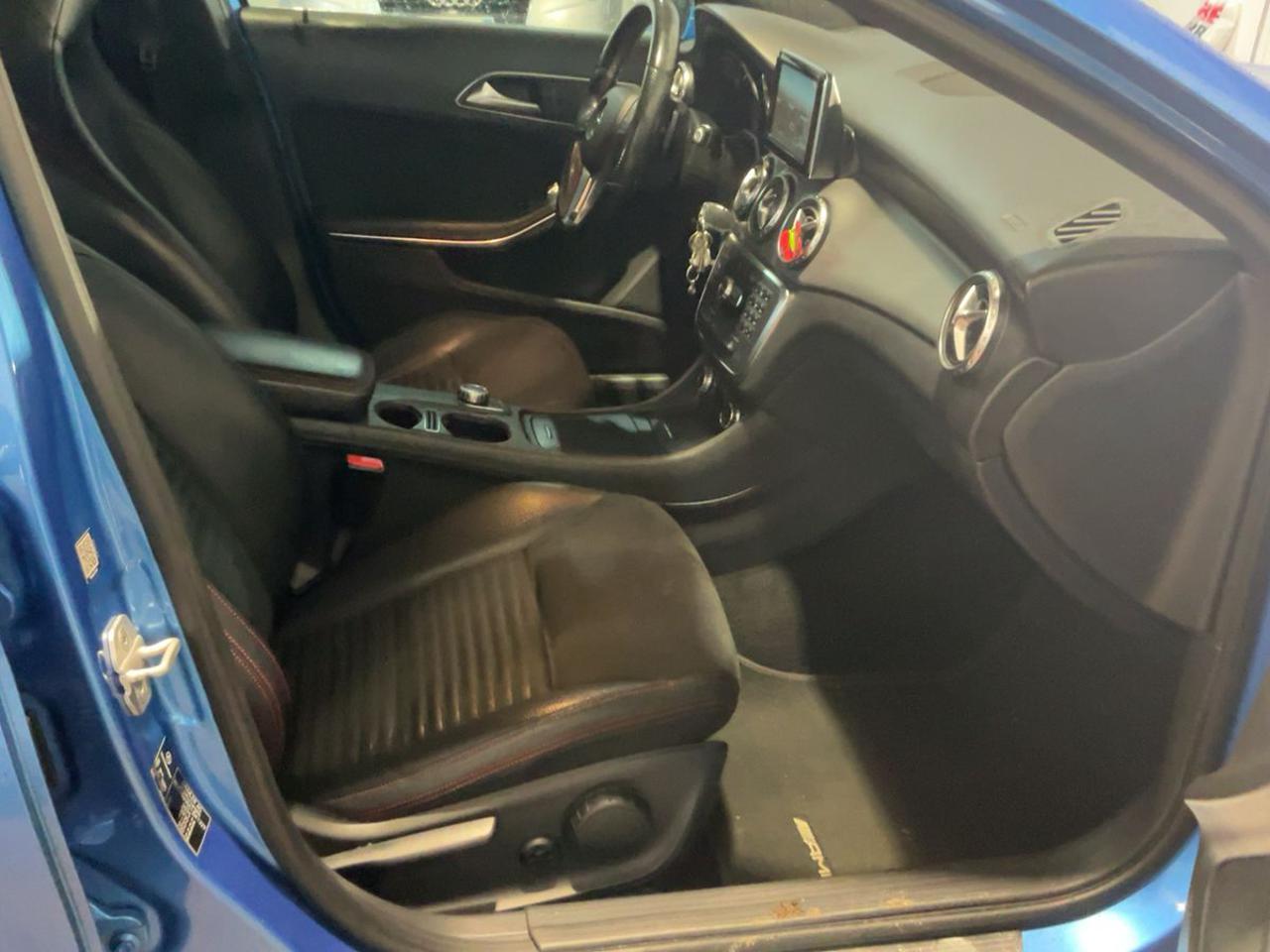 MERCEDES-BENZ GLA 220 CDI Automatic Premium - 16