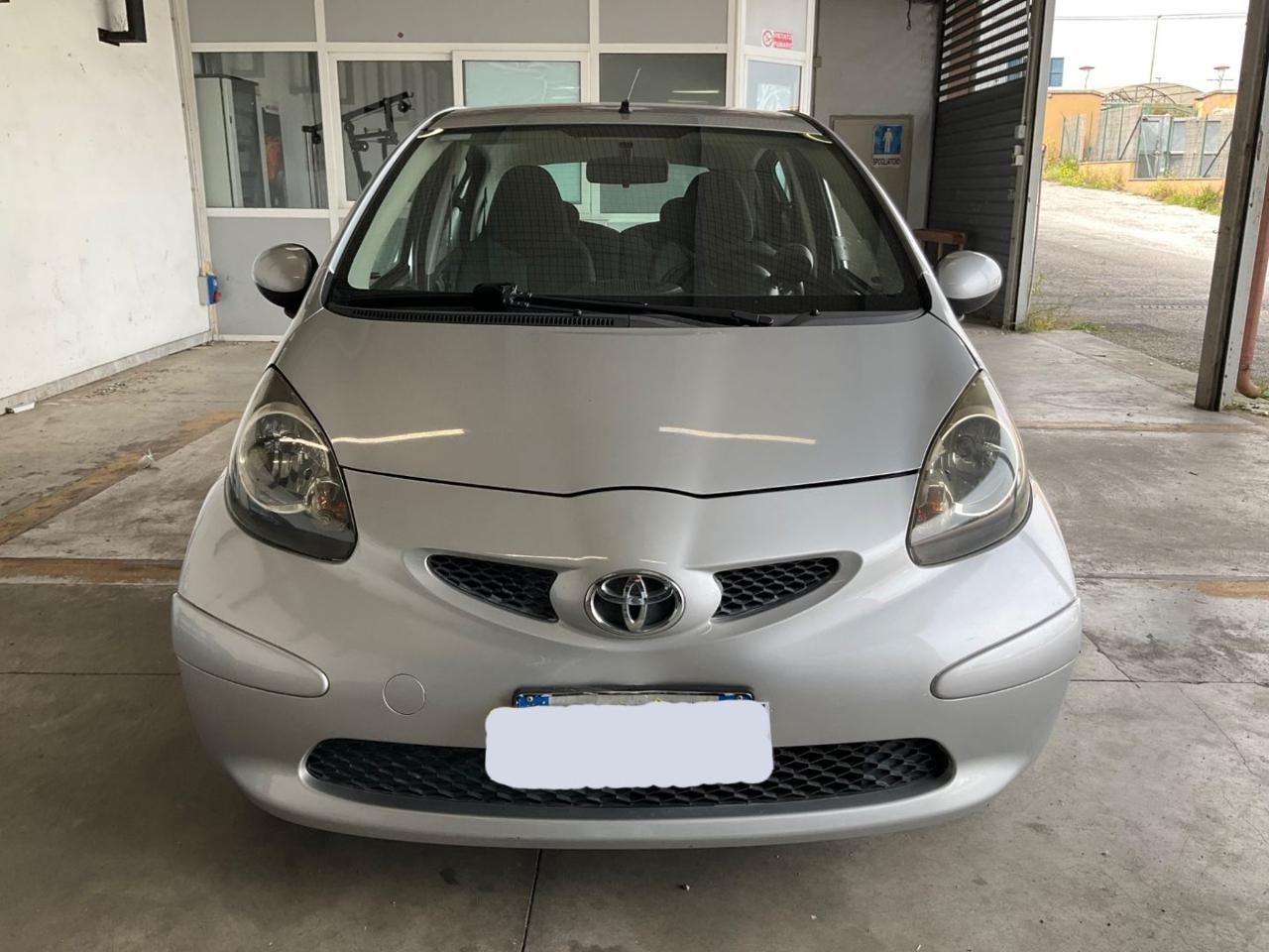 TOYOTA Aygo 1.0 5porte CAMBIO AUTOMATICO - 2