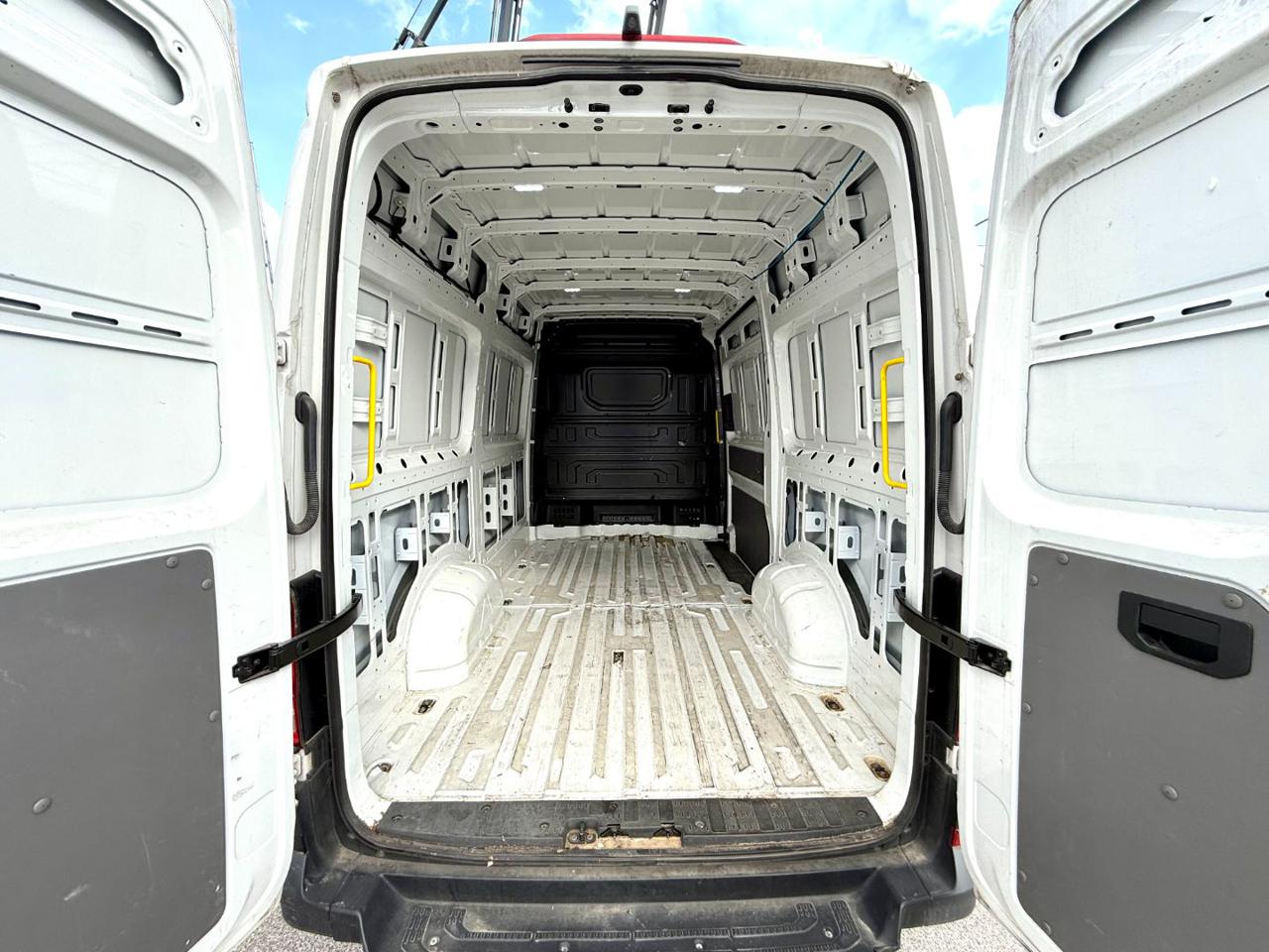 VOLKSWAGEN CRAFTER  30 - 7