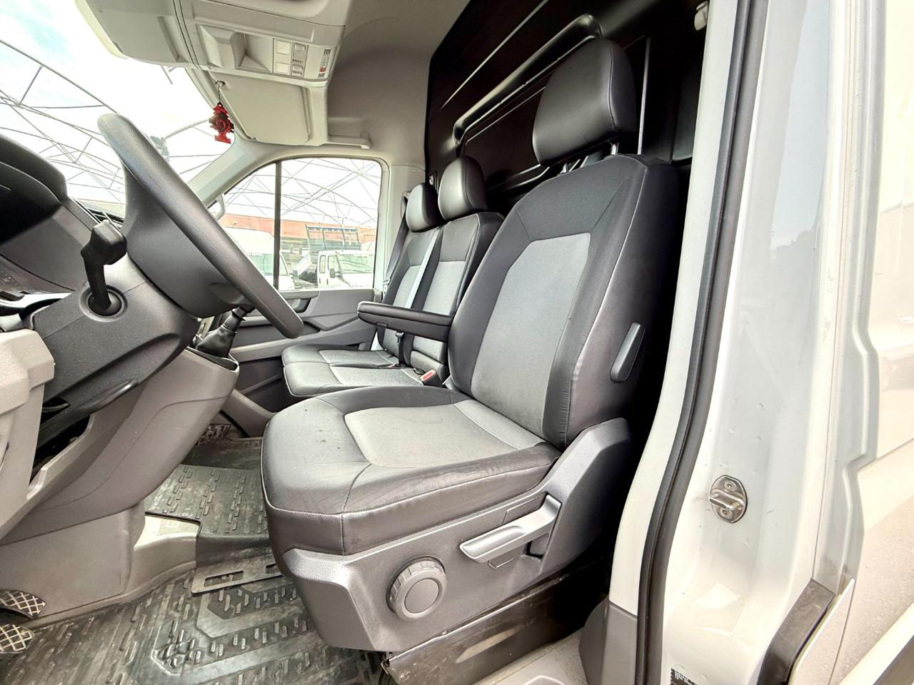 VOLKSWAGEN CRAFTER  30 - 8