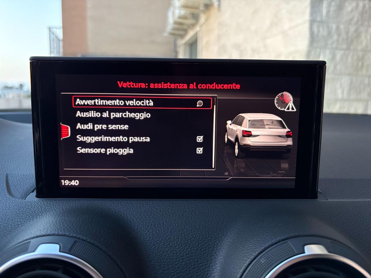 AUDI Q2 30 TDI S tronic Business Plus - 27