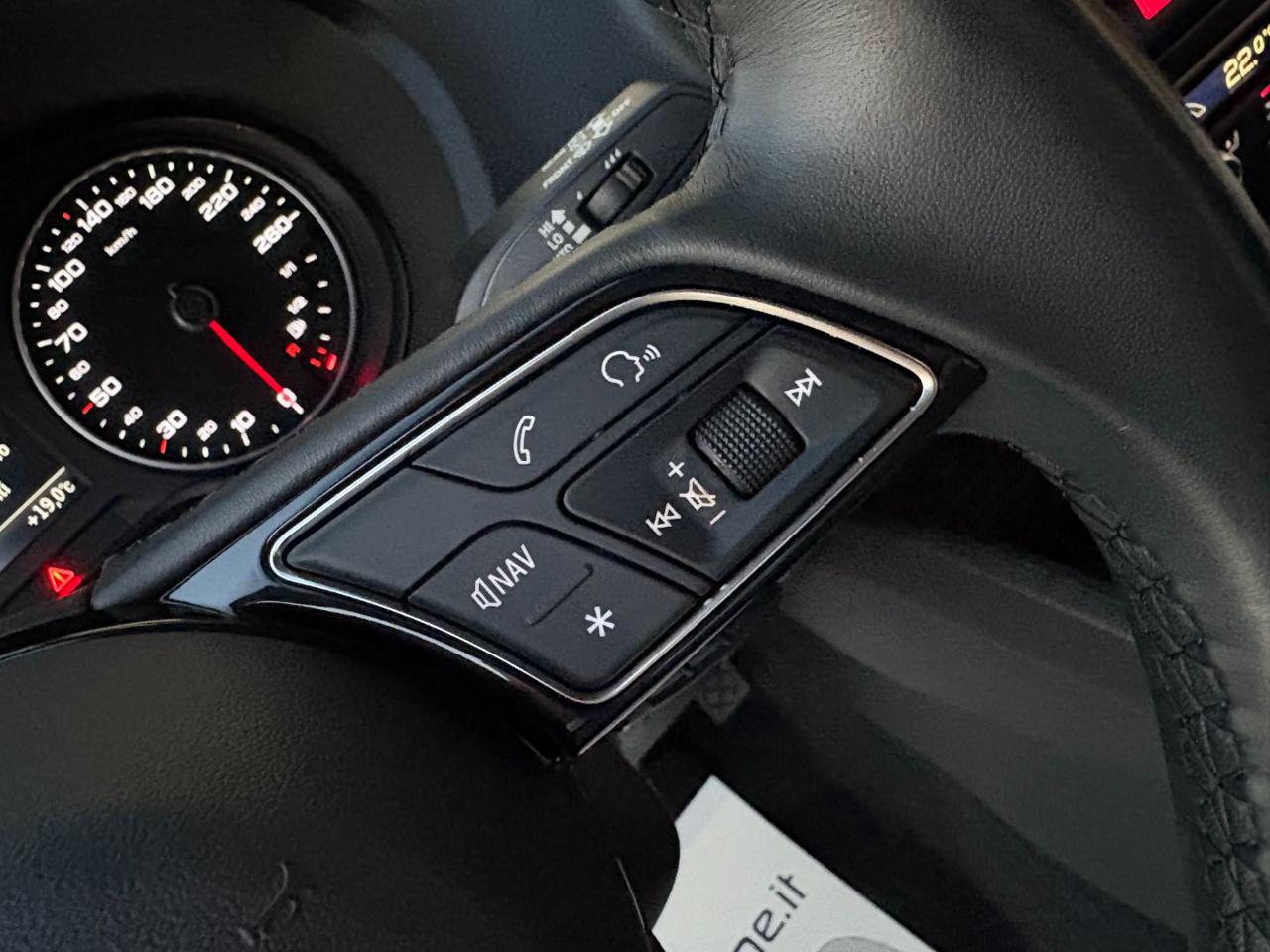 AUDI Q2 30 TDI S tronic Business Plus - 24