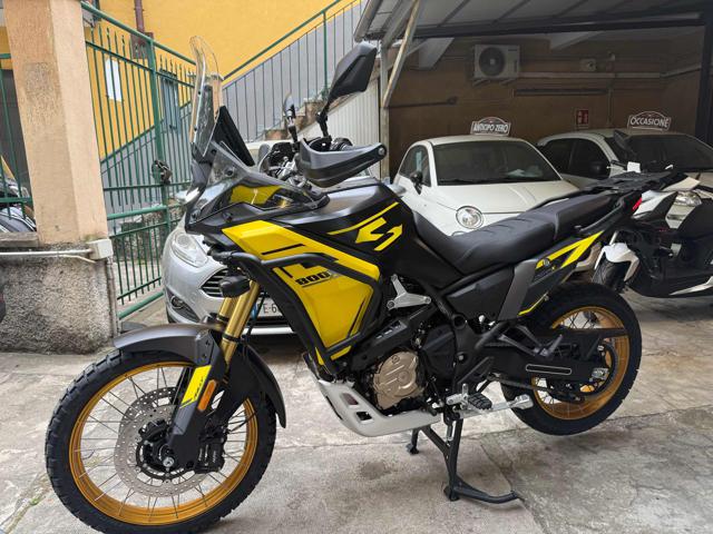 VOGE Valico 800 Giallo pastello