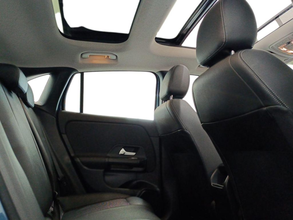 MERCEDES-BENZ GLA 200 d Automatic Business Extra - 11