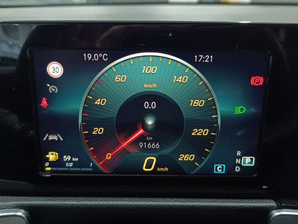 MERCEDES-BENZ GLB 200 Automatic Premium - 15