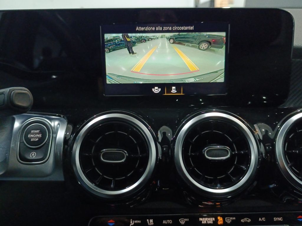 MERCEDES-BENZ GLB 200 Automatic Premium - 16