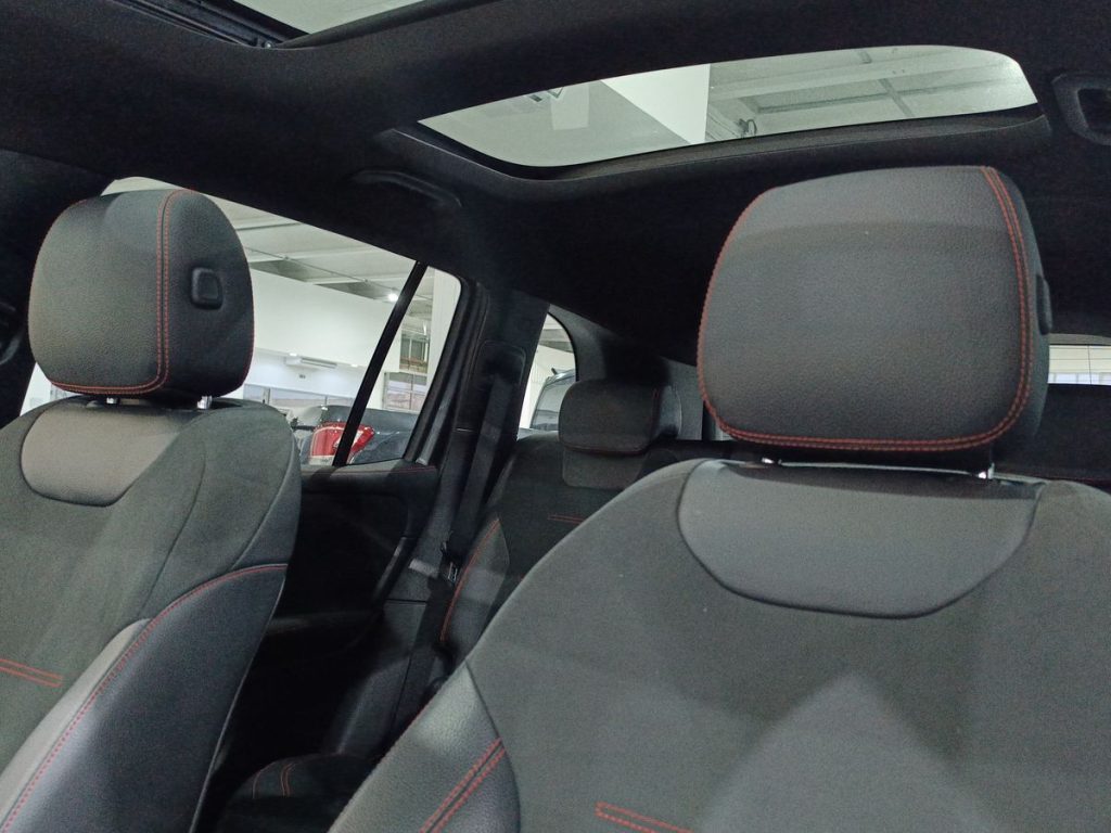 MERCEDES-BENZ GLB 200 Automatic Premium - 24