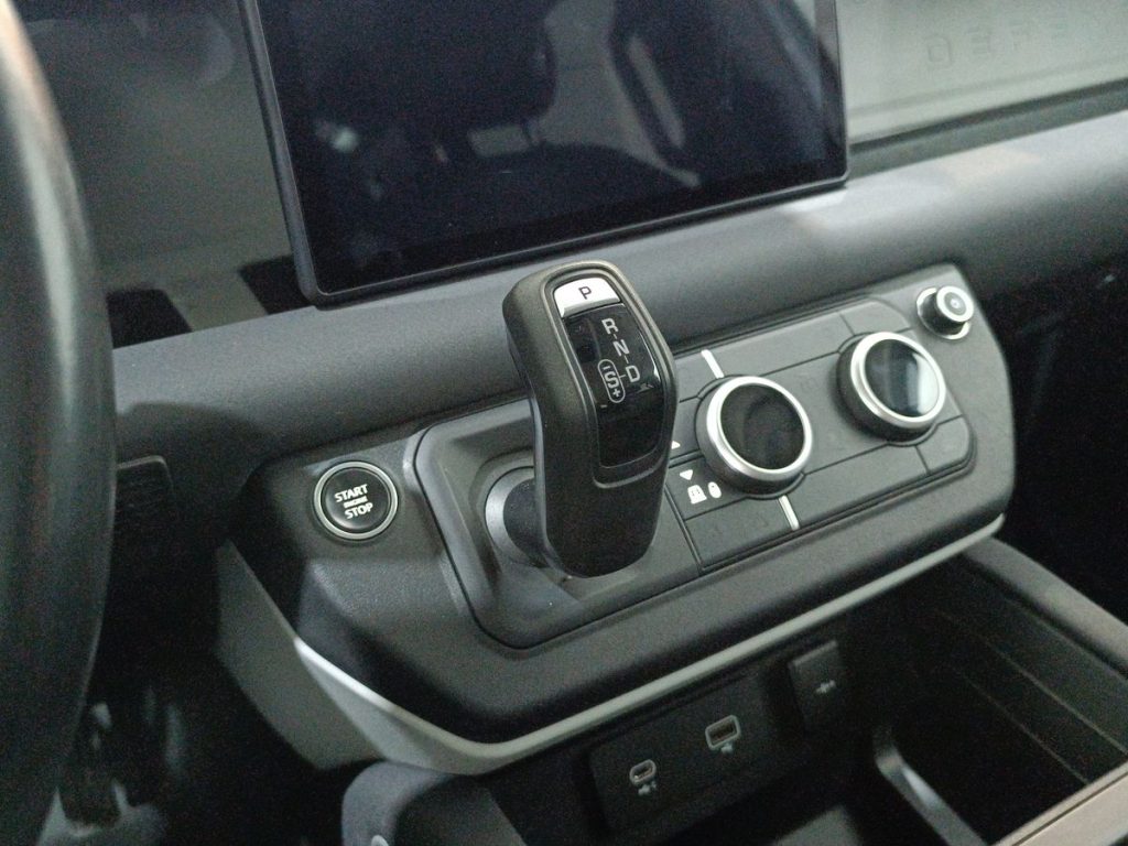 LAND ROVER Defender 110 3.0D I6 250 CV AWD Auto SE - 8