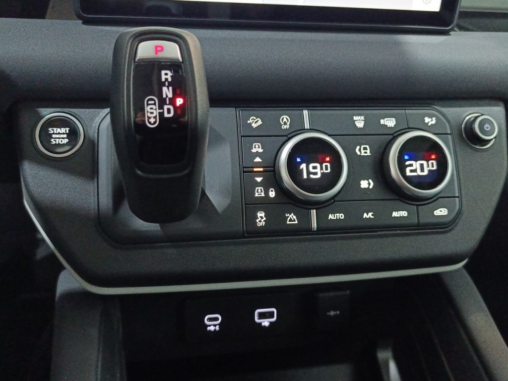 LAND ROVER Defender 110 3.0D I6 250 CV AWD Auto SE - 21