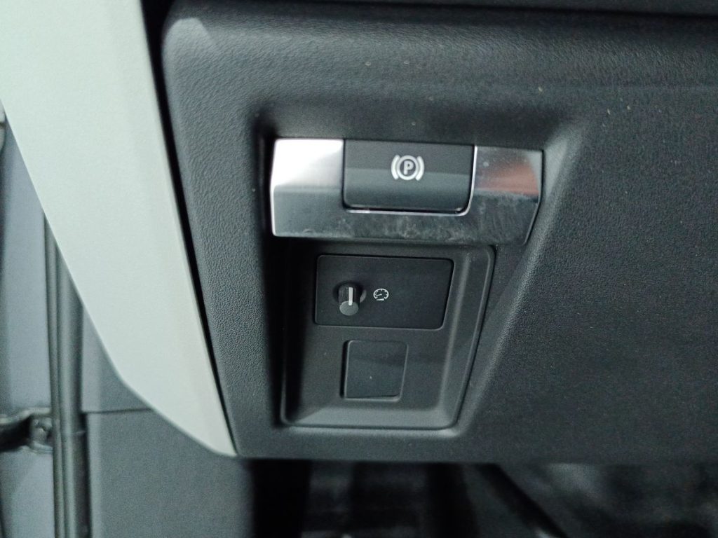 LAND ROVER Defender 110 3.0D I6 250 CV AWD Auto SE - 23