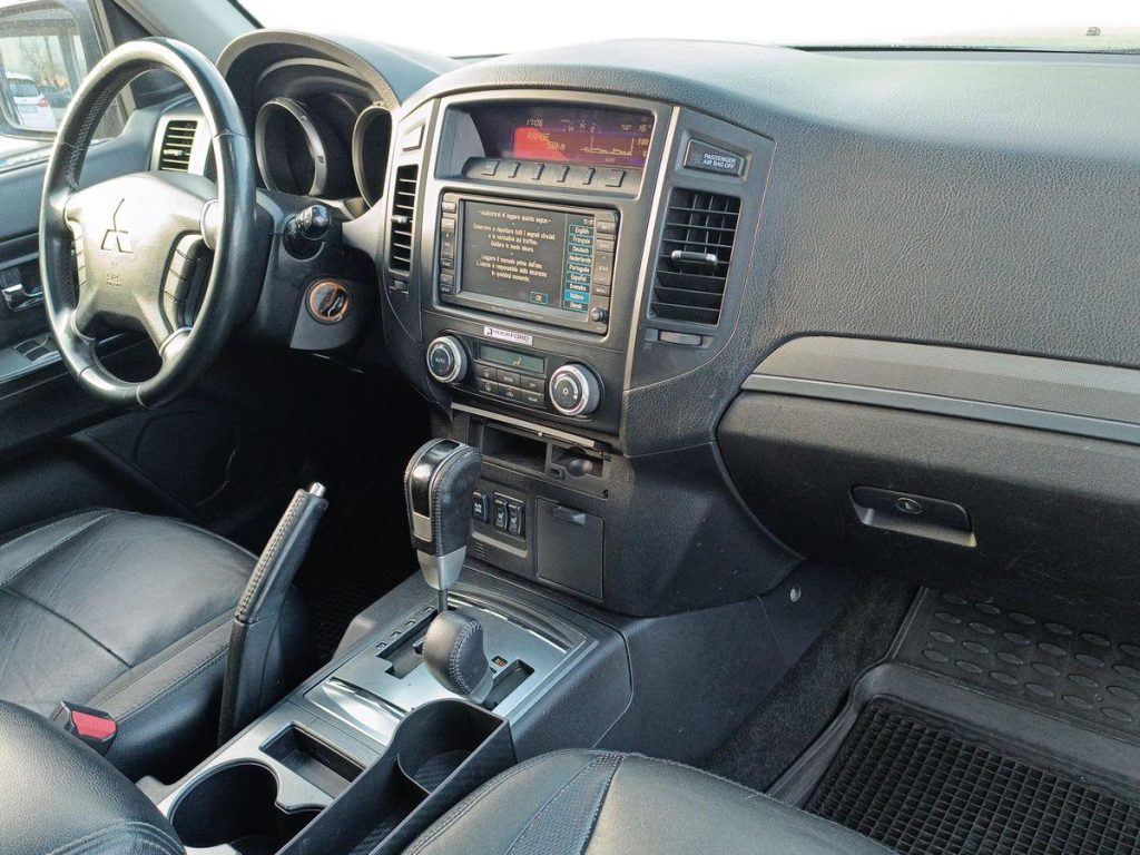 MITSUBISHI Pajero 3.2 DI-D 16V aut. 5p. Instyle DPF - 9