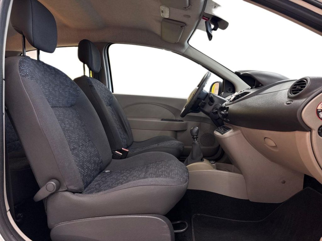 RENAULT Twingo 1.2 8V Dynamique - 10