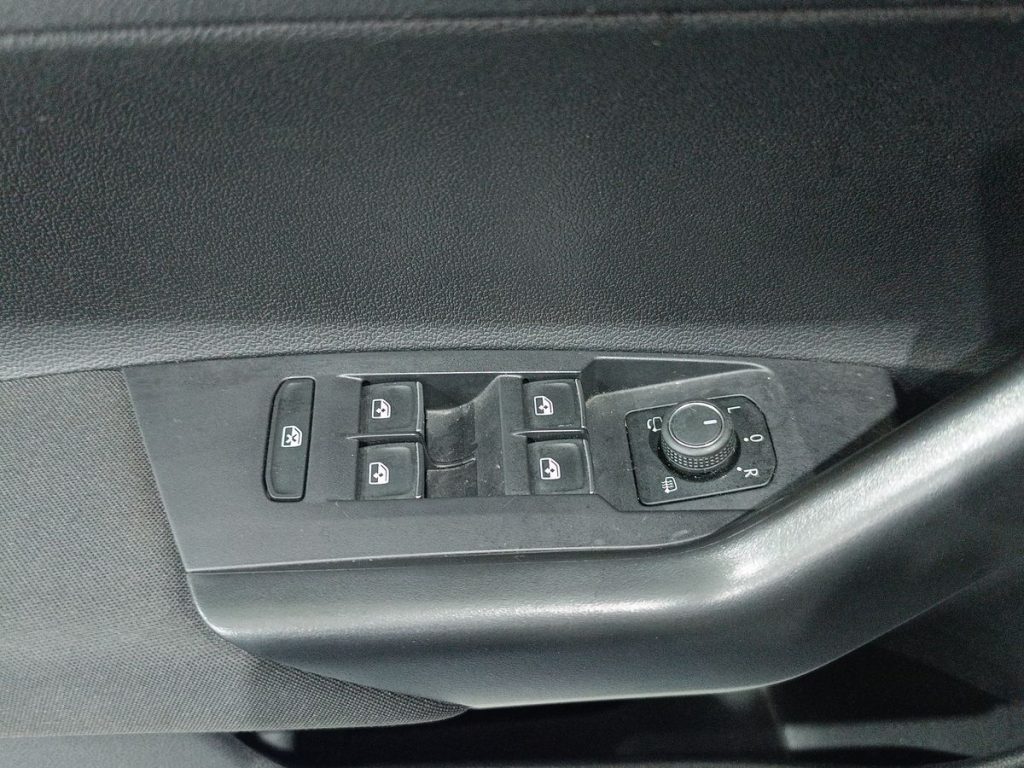 VOLKSWAGEN Taigo 1.0 TSI 110 CV R-Line - 21