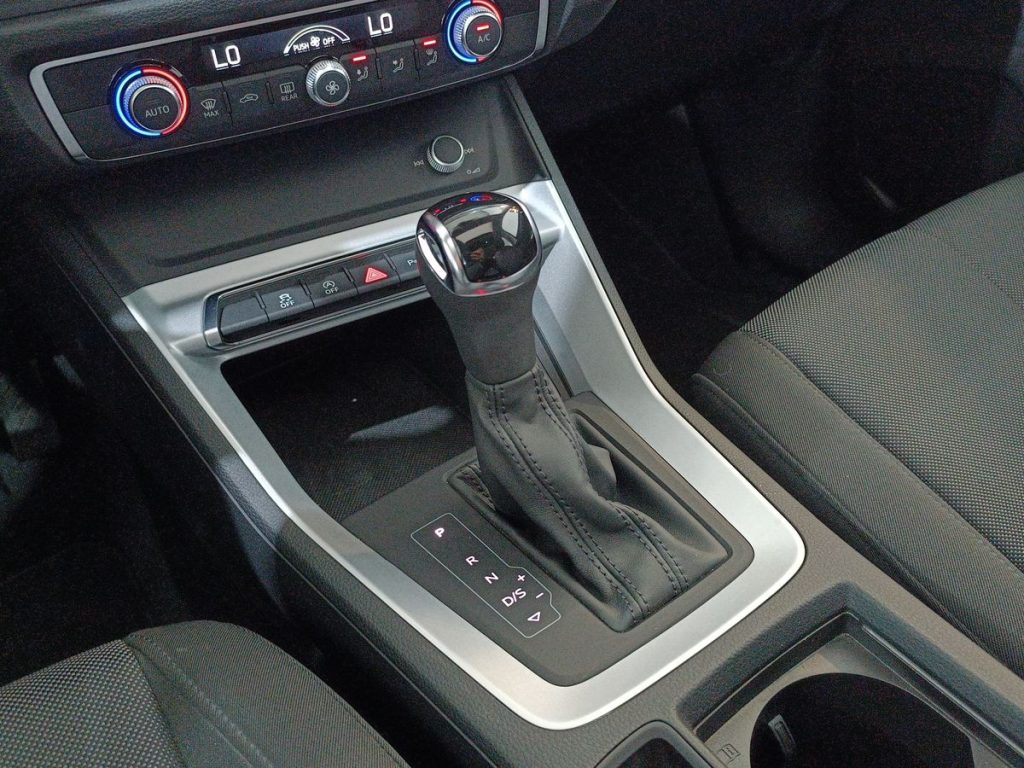 AUDI Q3 35 TDI S tronic S line edition - 8