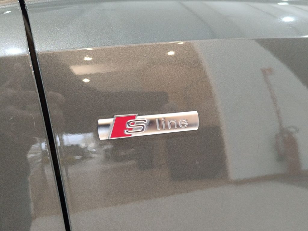 AUDI Q3 35 TDI S tronic S line edition - 24