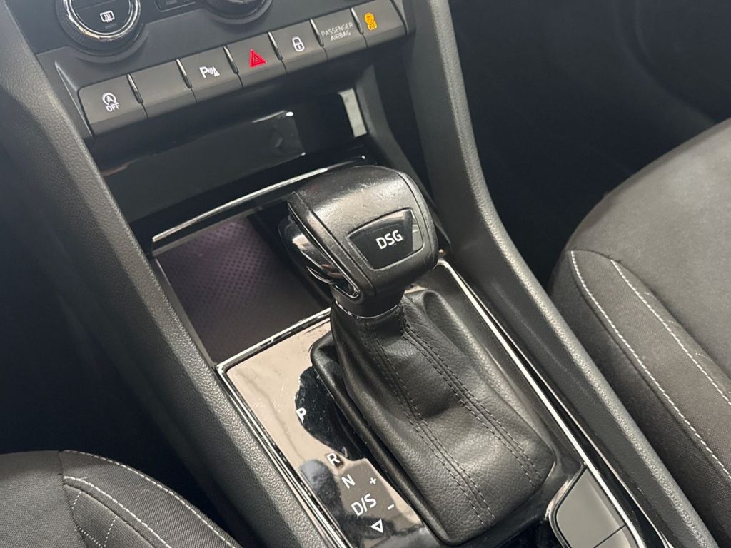 SKODA Karoq 1.6 TDI SCR DSG Executive - 8