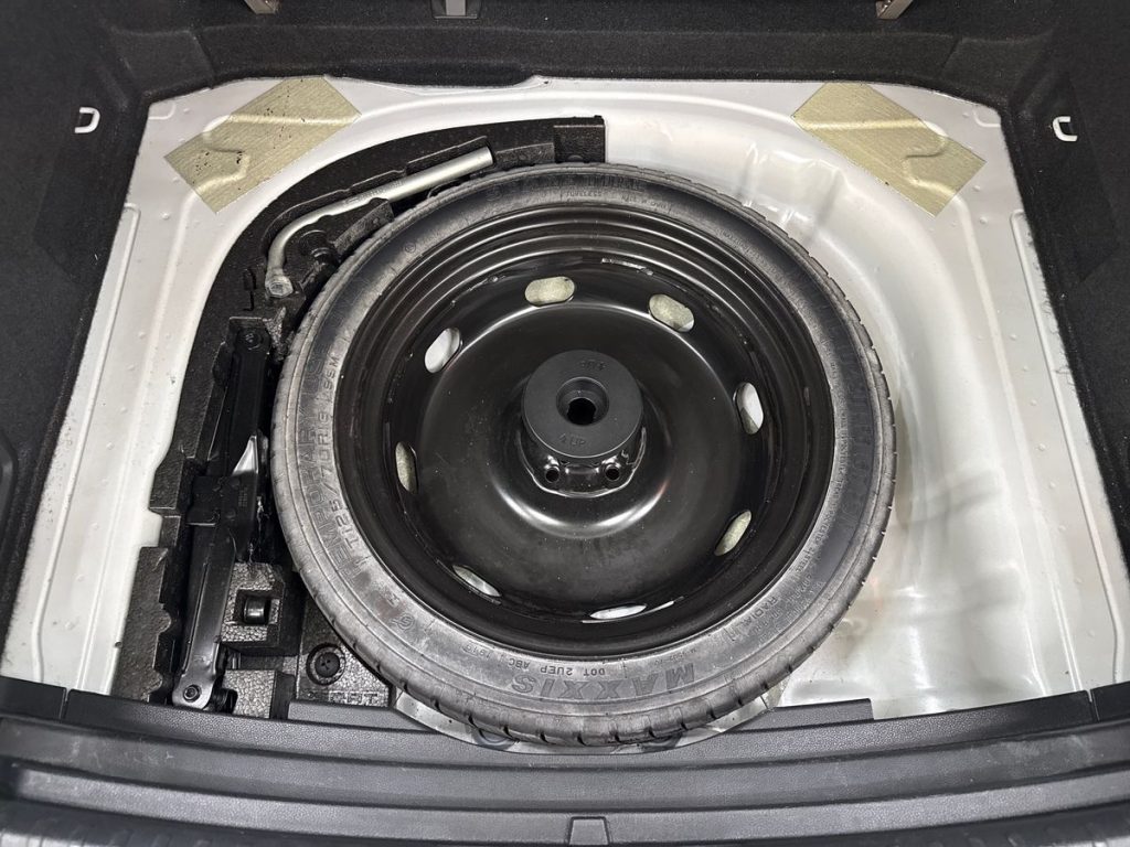 SKODA Karoq 1.6 TDI SCR DSG Executive - 13