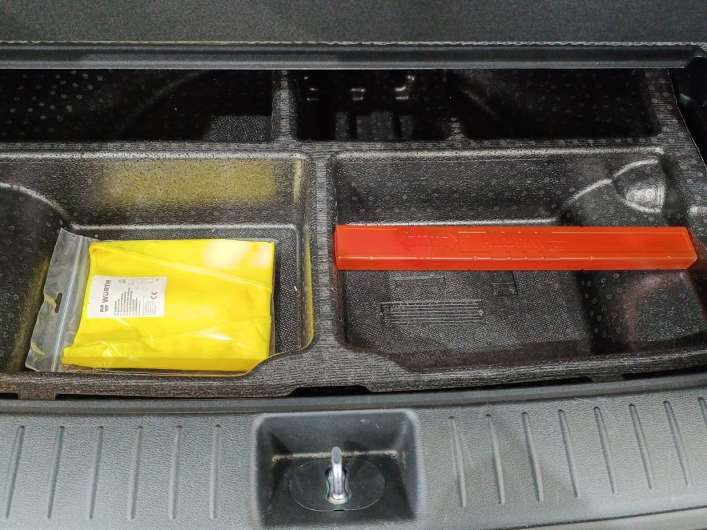 KIA Sportage 1.6 TGDi HEV AWD AT GT-line - 13