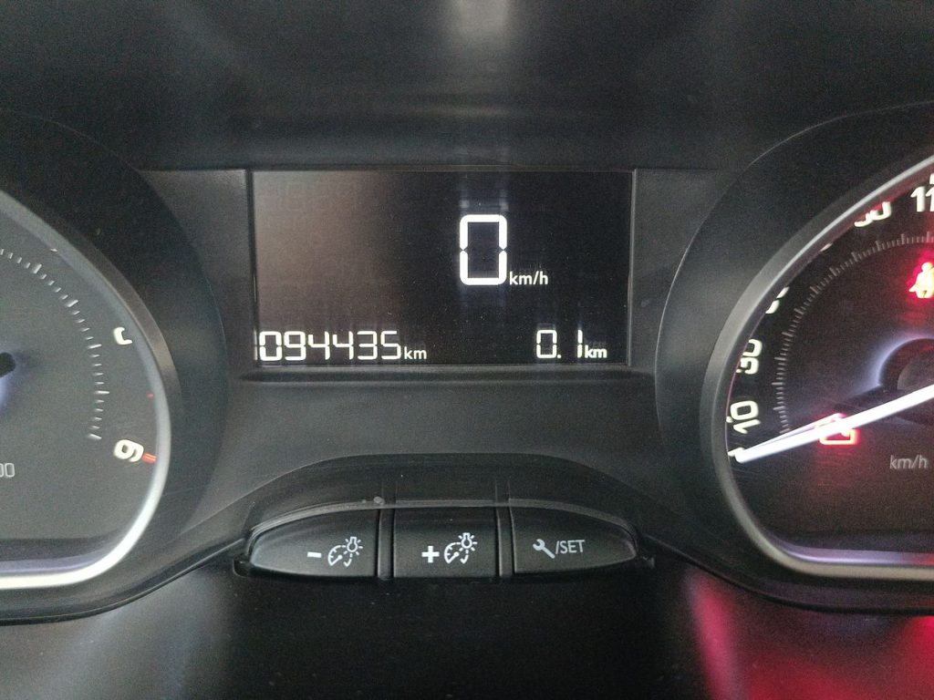 PEUGEOT 208 1° serie BlueHDi 100 S&S 5 porte Allure - 15