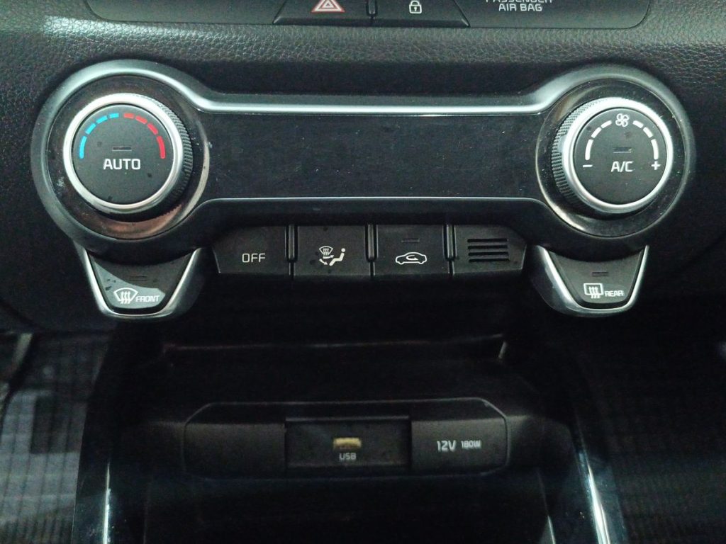 KIA Stonic 1.0 T-GDi 100 CV MHEV iMT Style - 23