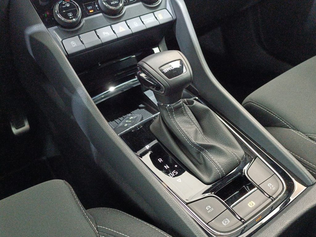 SKODA Karoq 2.0 TDI SCR DSG SportLine - 8