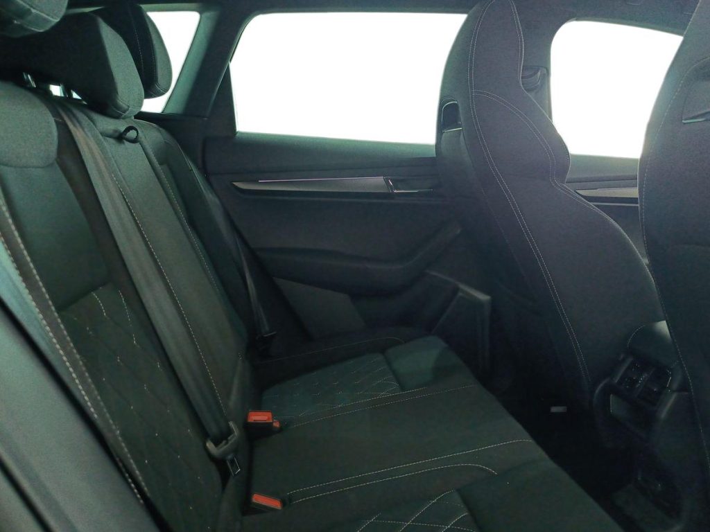 SKODA Karoq 2.0 TDI SCR DSG SportLine - 11