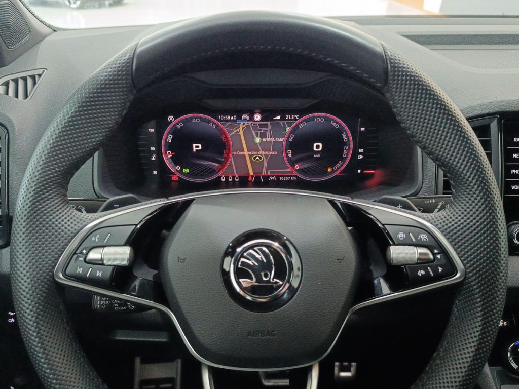 SKODA Karoq 2.0 TDI SCR DSG SportLine - 17