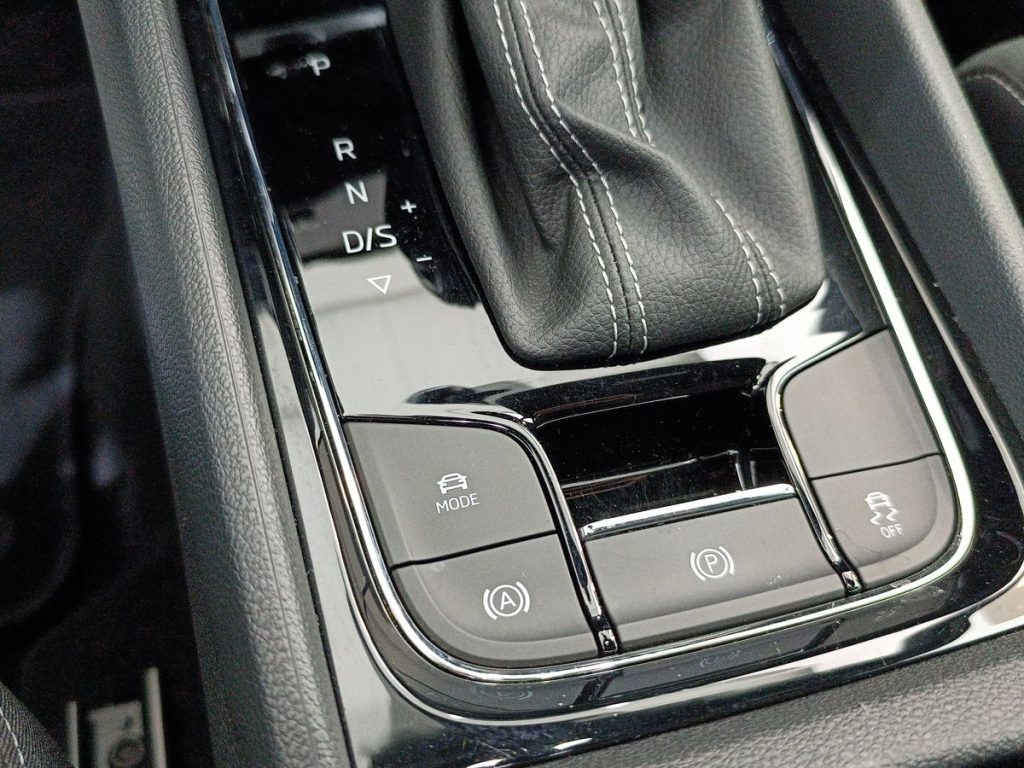 SKODA Karoq 2.0 TDI SCR DSG SportLine - 21
