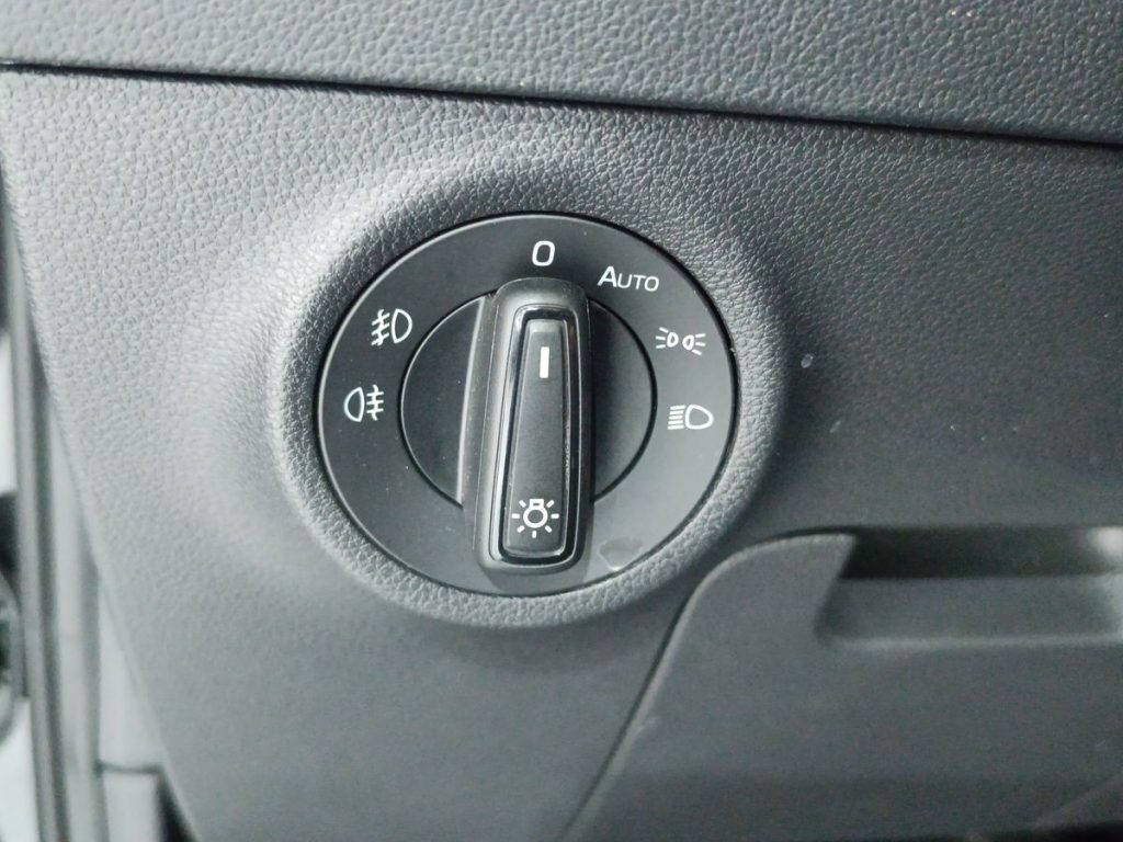 SKODA Karoq 2.0 TDI SCR 4x4 DSG Executive - 18