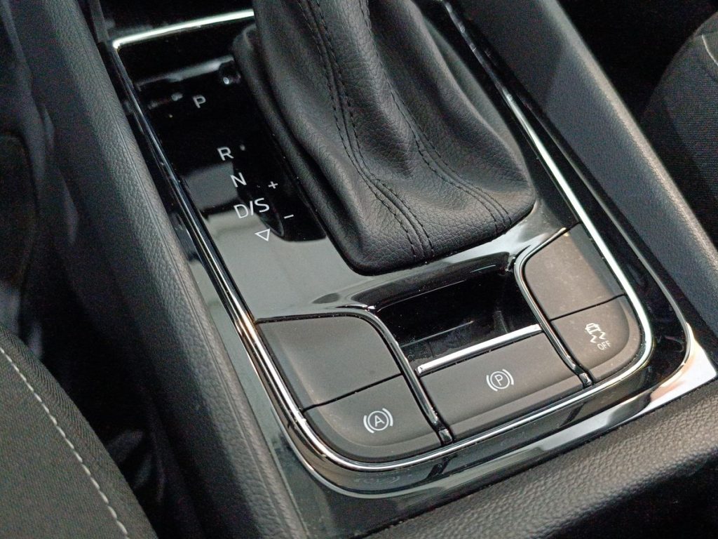 SKODA Karoq 2.0 TDI SCR 4x4 DSG Executive - 21