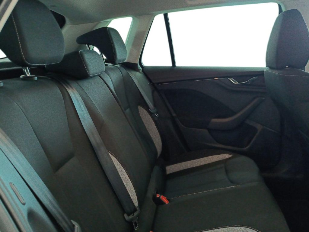 SKODA Kamiq 1.0 TSI 115 CV Style - 11