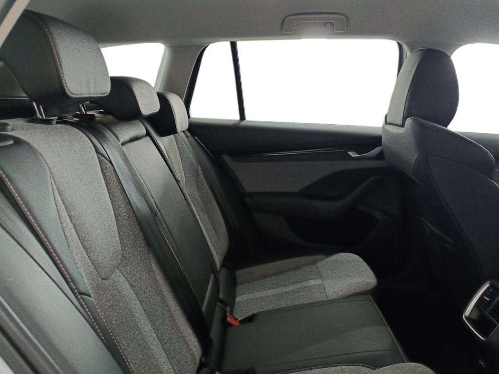 SKODA Octavia 2.0 TDI 150 CV DSG Wagon Executive - 11