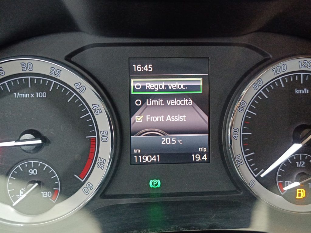 SKODA Karoq 1.6 TDI SCR Ambition - 15