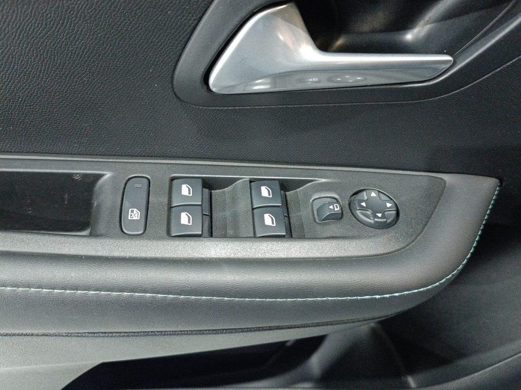 PEUGEOT 208 motore elettrico 136 CV 5 porte Allure - 20