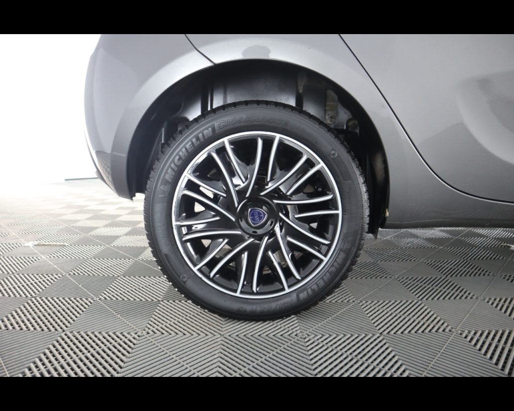 LANCIA Ypsilon III 2021 -  1.0 firefly hybrid Silver Plus s&s 70 - 21