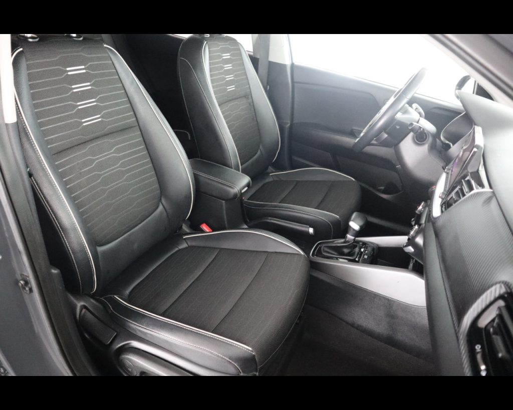 KIA Stonic -  1.0 t-gdi mhev GT Line 120cv dct - 17