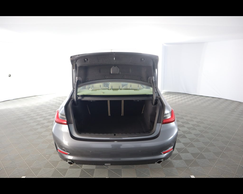 BMW 318 Serie 3 G20 2019 Berlina - d mhev 48V Luxury auto - 19