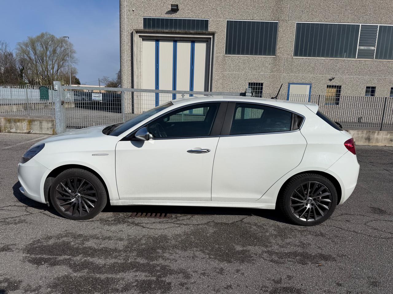 ALFA ROMEO Giulietta 2.0 JTDm-2 140 CV Distinctive- PER COMMERCIANTI - 2