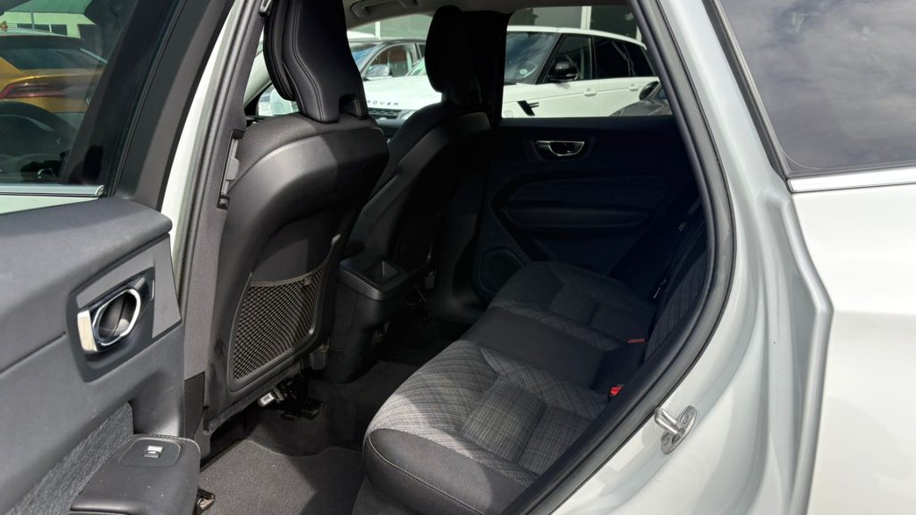 VOLVO XC60 B4 (d) automatico Business - 16