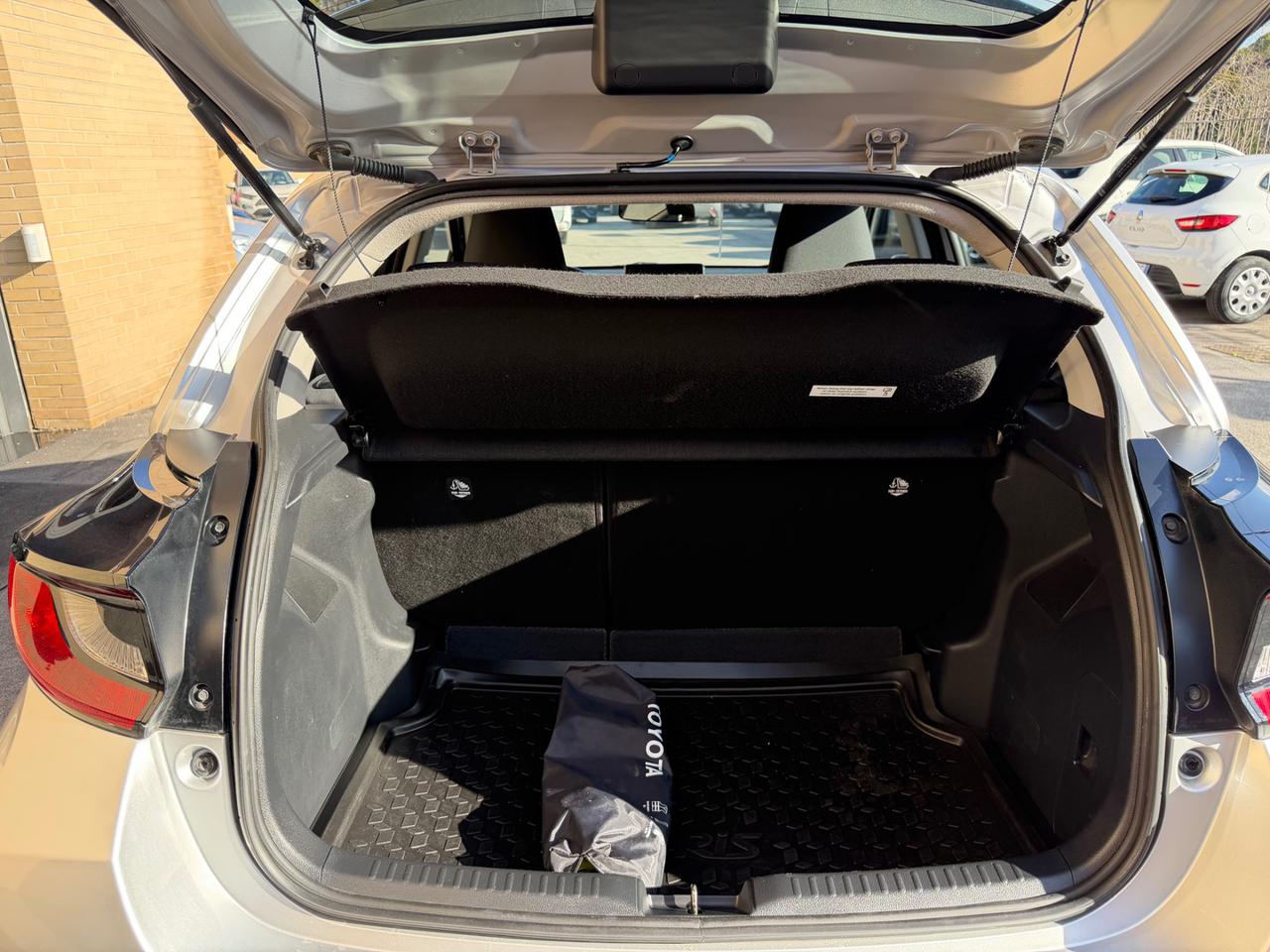 TOYOTA Yaris 1.5 Hybrid 5 porte Business (NESSUN VINCOLO) - 8