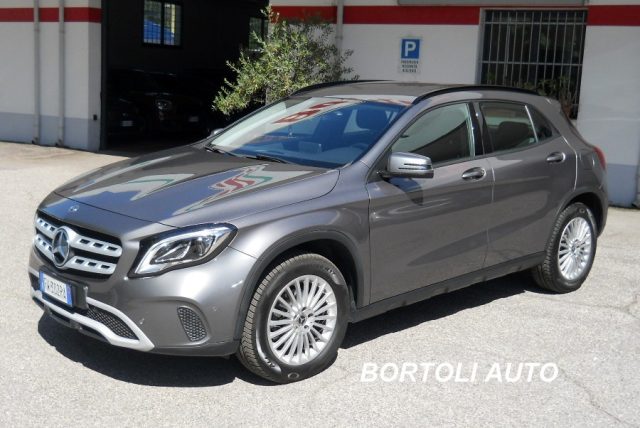 MERCEDES-BENZ GLA 200 Grigio metallizzato
