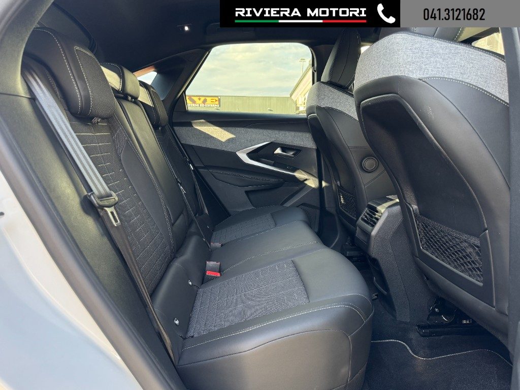 PEUGEOT 3008 Hybrid 145 e-DCS6 GT - 9