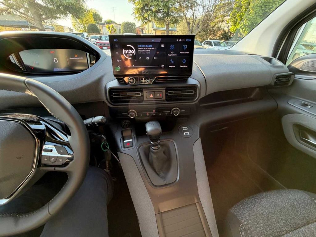 PEUGEOT Rifter BlueHDi 100 S&S Allure Standard - 17