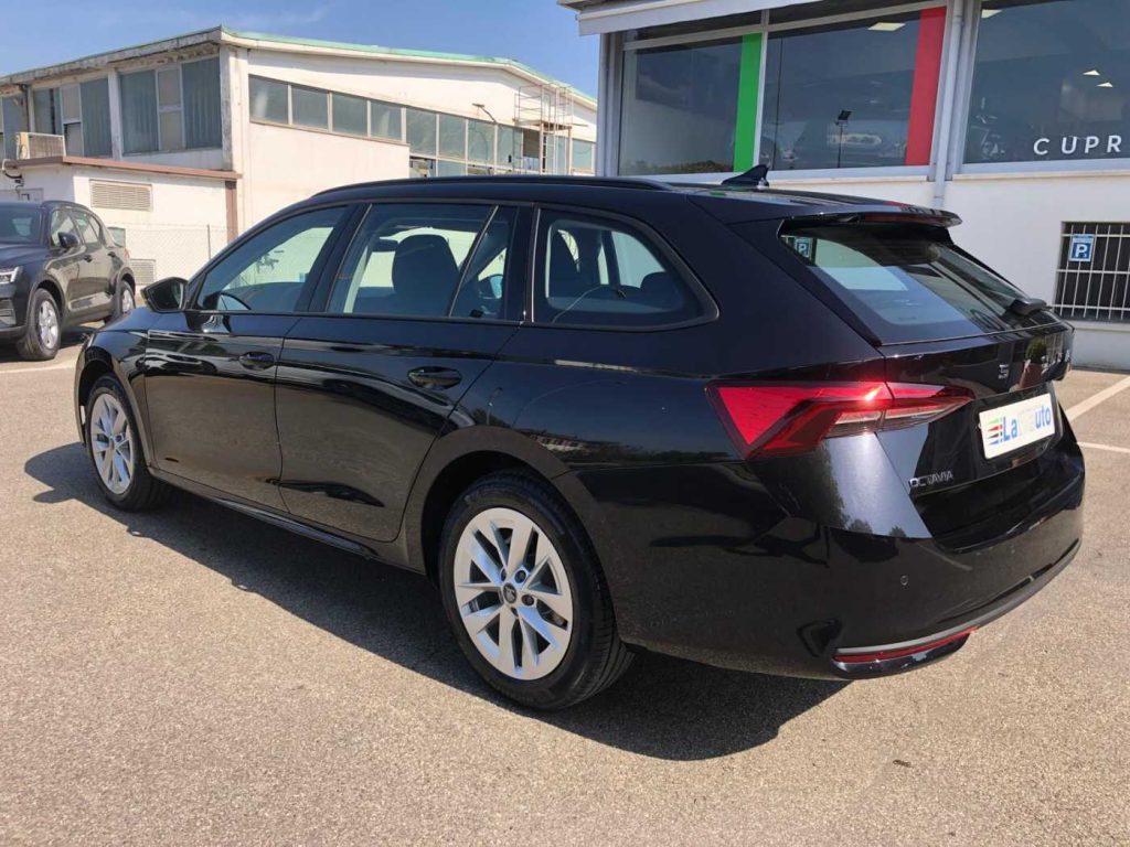 SKODA Octavia 2.0 TDI 150 CV DSG Wagon Selection - 4